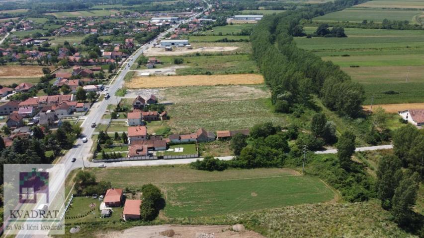 Građevinski plac 30, 45 ari, Obrenovac, Zvečka – 120 000 €