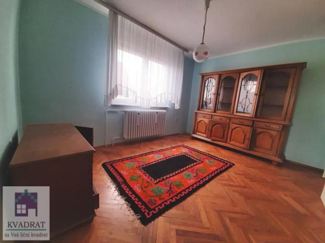 Kuća 180 m² + pomoćna kuća 30 m², 10 ari, Obrenovac, (POLUNAMEŠTENA) – 165 000 €