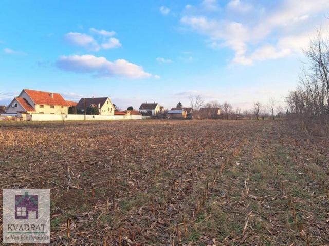 Građevinski plac 43 ara, Obrenovac, Zvečka – 48 000 €