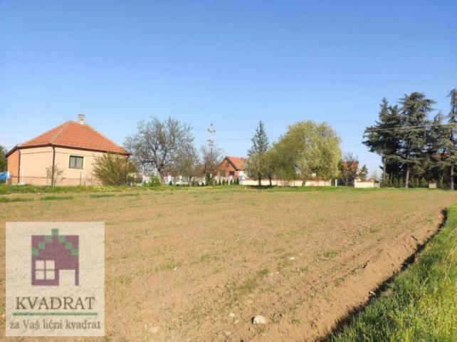 Plac 30 ari, Obrenovac, Zvečka – 400 € (IZDAVANjE)