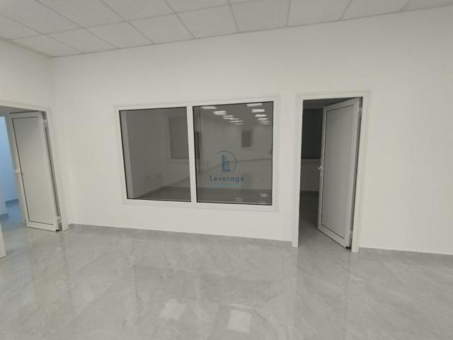 Lux poslovna zgrada + hale, 2. 840 m2, 53a