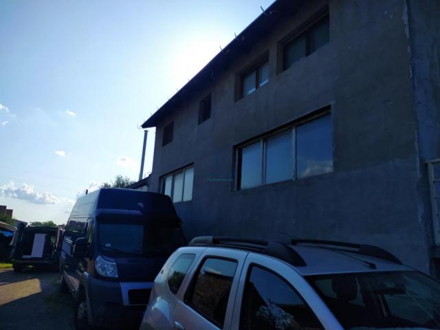 Hala, Zemun, Batajnica, 300 m2 sa 4 parking mesta