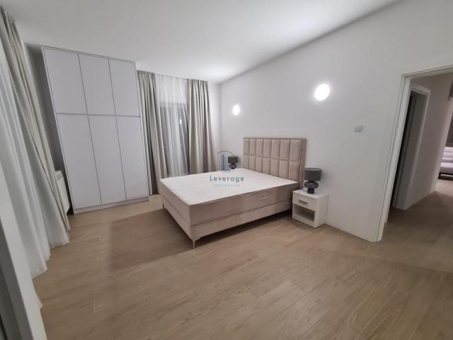 Lux novogradnja, Dedinje, 180+220m2-dvorište