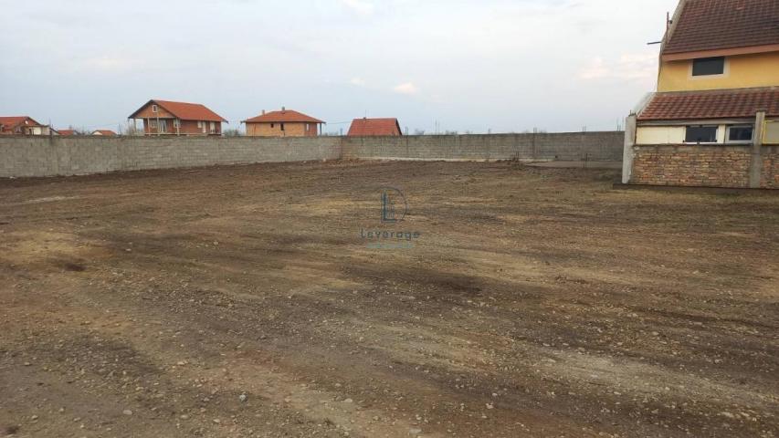 Poslovni prostor, Borča-put za Ovču, 400m2, 20a