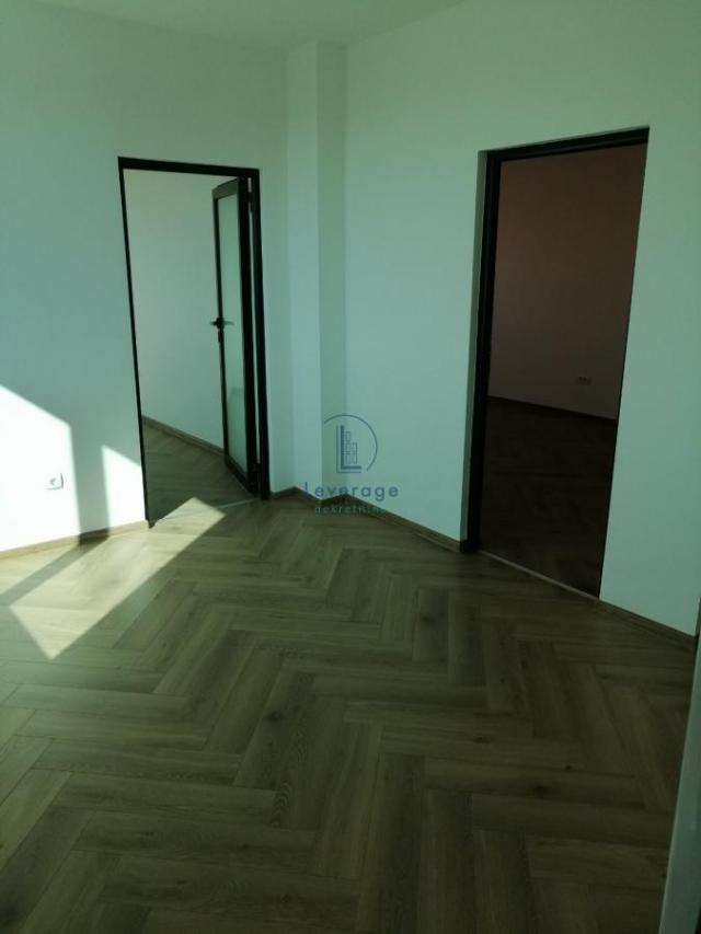 Poslovni prostor, Borča-put za Ovču, 400m2, 20a