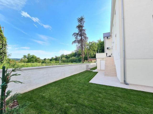 Lux novogradnja, Dedinje, 180+220m2-dvorište