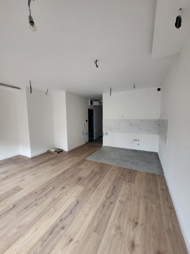 Lux, Učiteljsko naselje, 90, 35 + 10 m2