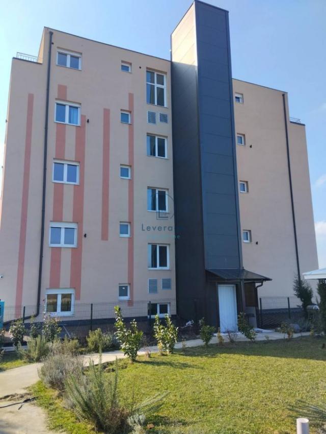 Lux zgrada, Višnjička banja, 1. 600 m2 sa parkingom