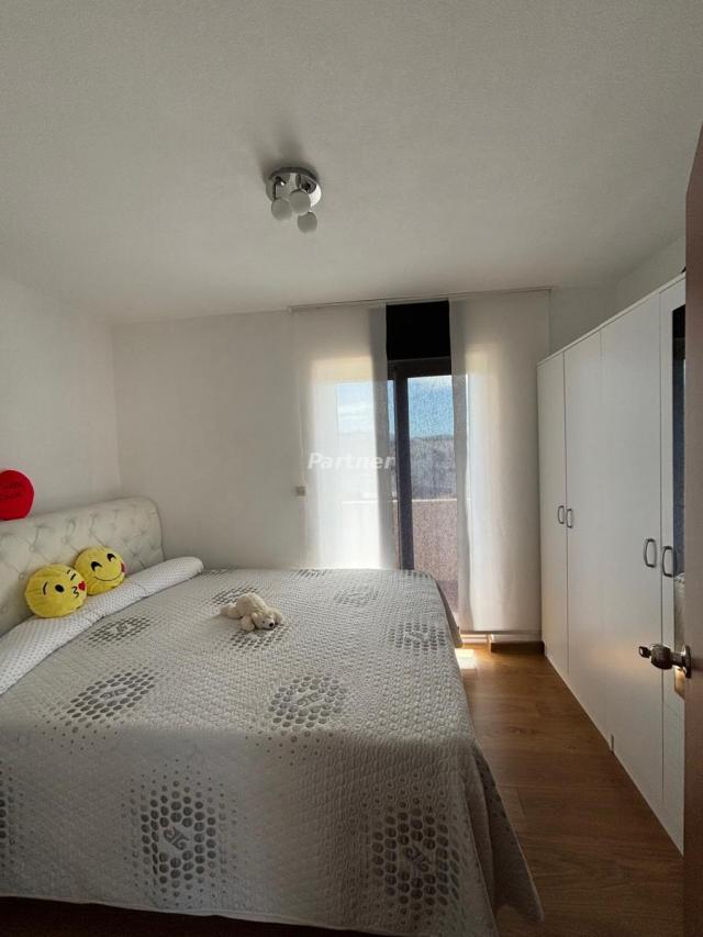 Lux kuca sa 9 apartmana