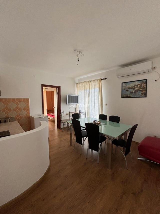 Lux kuca sa 9 apartmana