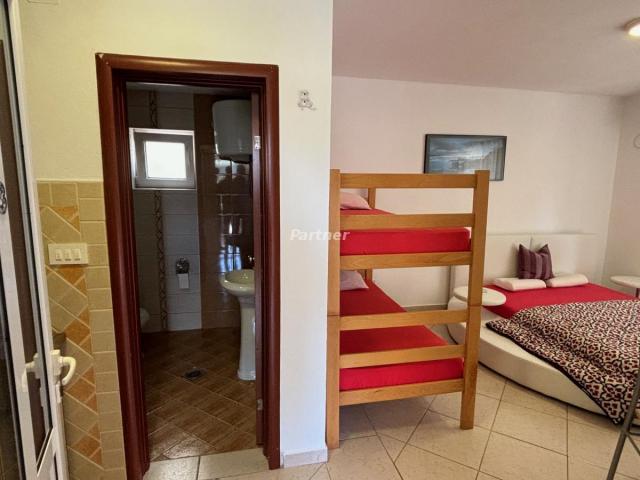 Lux kuca sa 9 apartmana