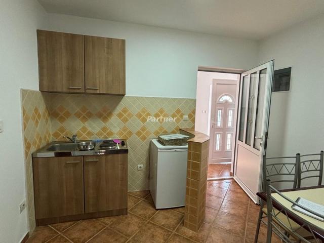 Lux kuca sa 9 apartmana