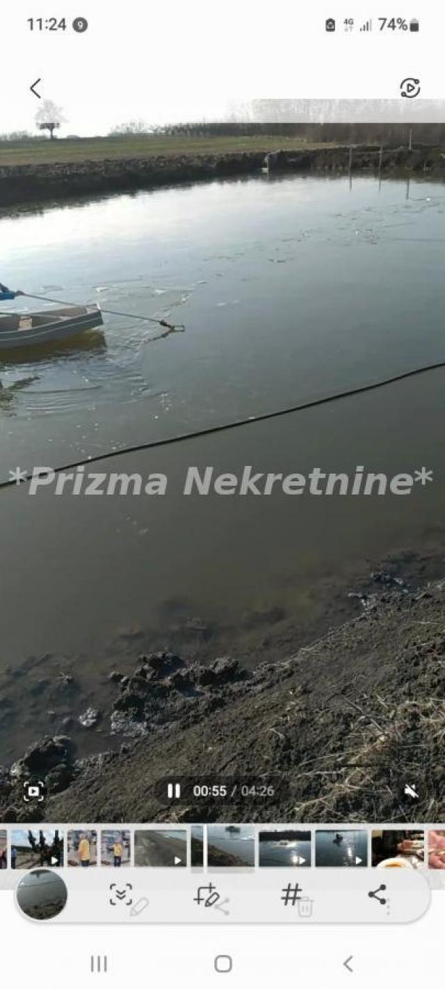 Plac sa ribnjakom