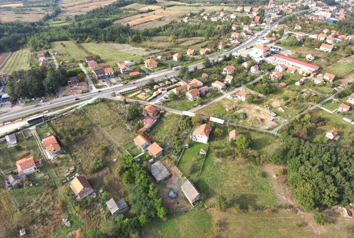 Baćevac, započeta gradnja, kod magistrale, 12. 25 a .. 