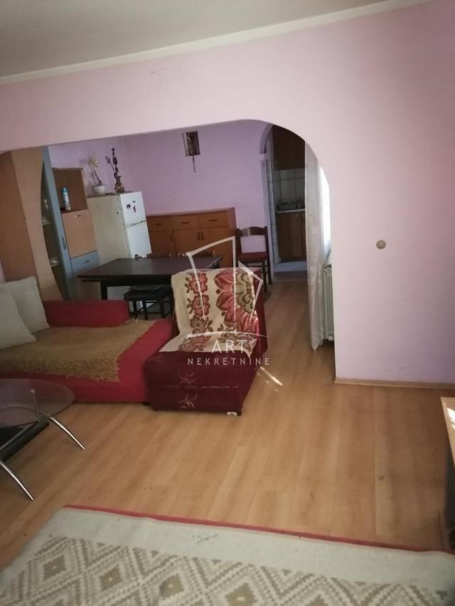 Surčin, Dobanovci, 77m2 , plus pomoćna zgrada od 35m2 ID#6899