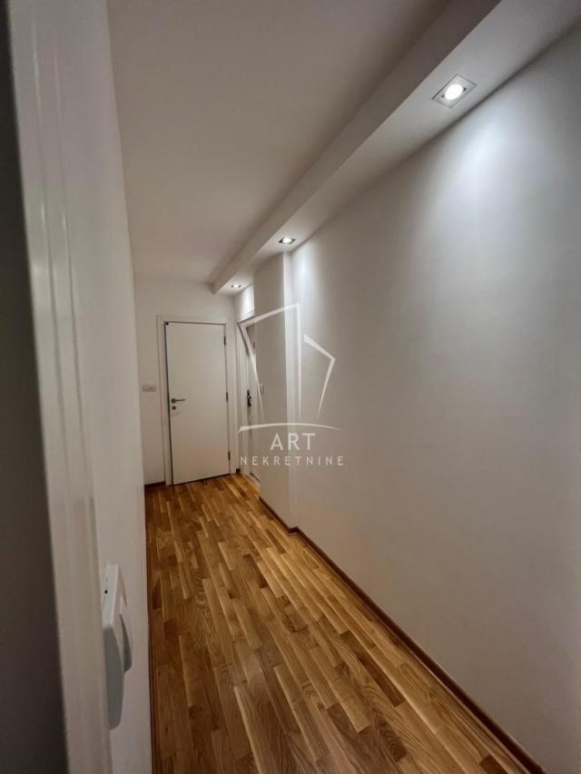 Vojvode Vlahovića, mereno 150m2 i 2 garažna mesta ID#7682