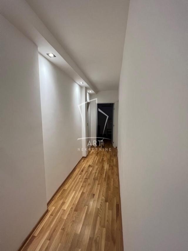 Vojvode Vlahovića, mereno 150m2 i 2 garažna mesta ID#7682