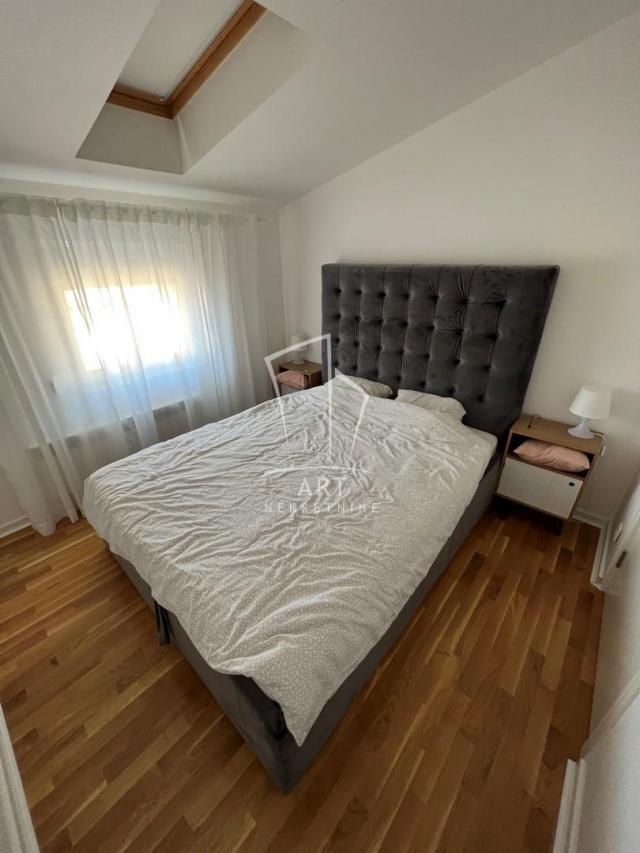 Vojvode Vlahovića, mereno 150m2 i 2 garažna mesta ID#7682