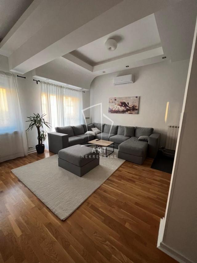 Vojvode Vlahovića, mereno 150m2 i 2 garažna mesta ID#7682