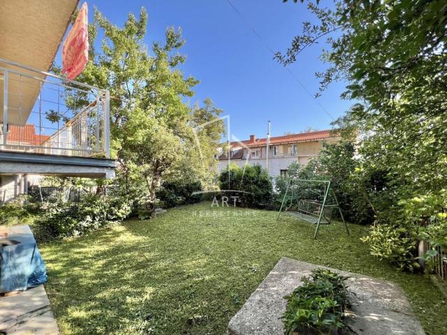 Kuća sa tri zasebna stana, mereno 210m2 ID#8126