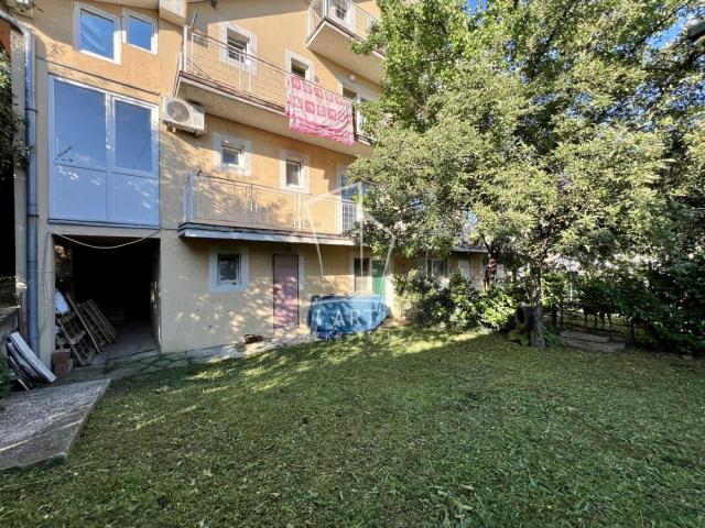 Kuća sa tri zasebna stana, mereno 210m2 ID#8126