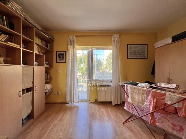 Kuća sa tri zasebna stana, mereno 210m2 ID#8126