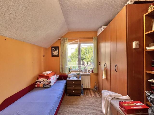 Kuća sa tri zasebna stana, mereno 210m2 ID#8126