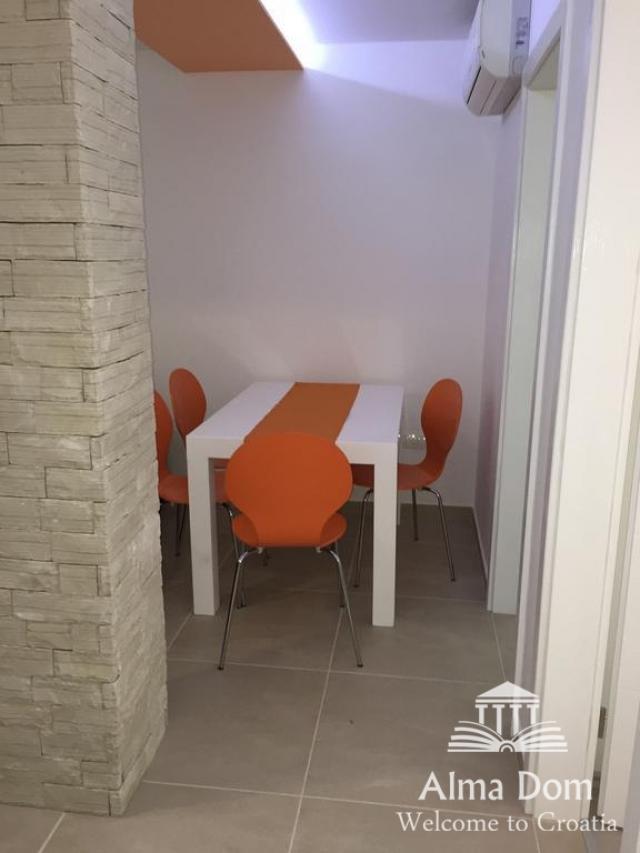 Kuća Pula, objekt sa apartmanima. Idealno za prenamjenu u dom za starije osobe. 