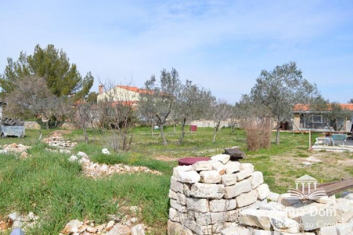 Building land Peroj, building land with a cottage.