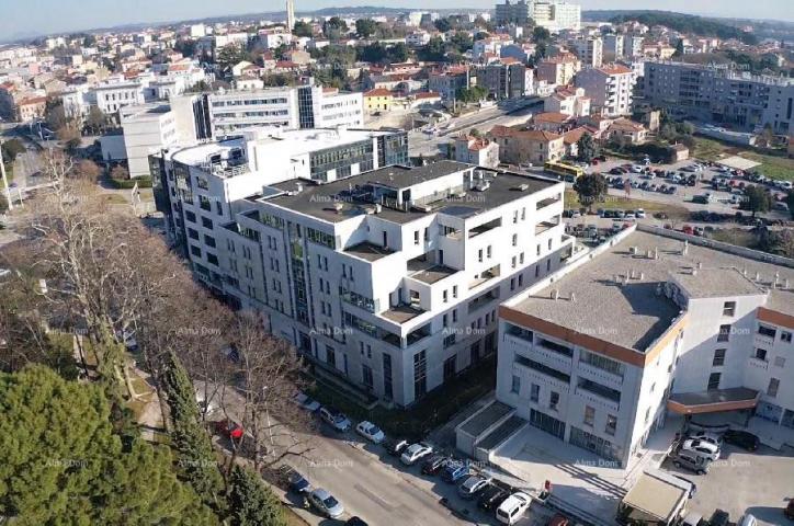 Business premise Pula, town center, business-residential building.