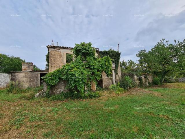 Kuća Stare ruševne kuće na velikom terenu od 6880 m2. 