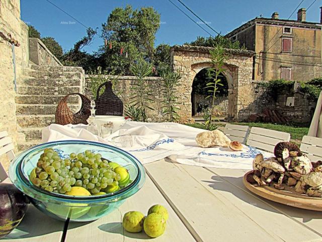 House Semi-detached, stone, renovated house, 300 years old.