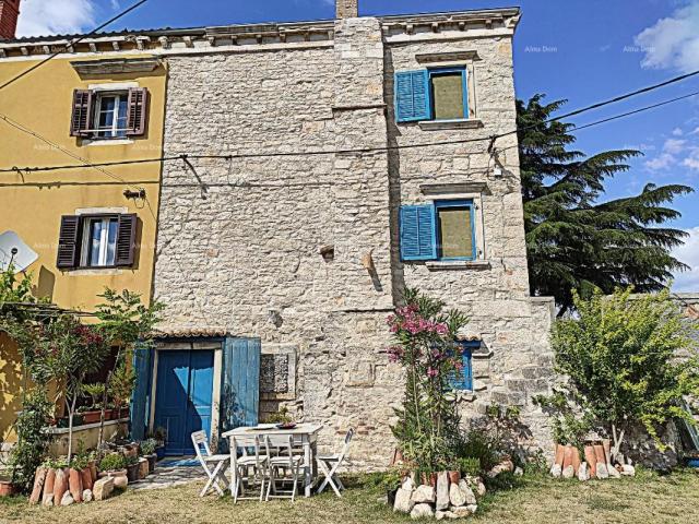 House Semi-detached, stone, renovated house, 300 years old.