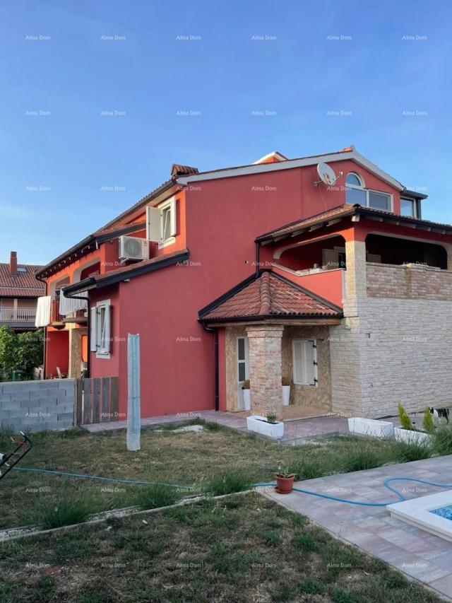 Kuća LIŽNJAN APARTMANSKA KUĆA SA BAZENOM. 