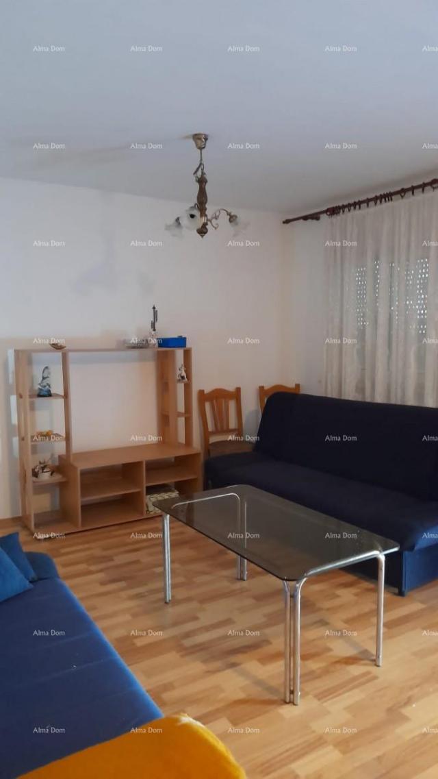 Kuća Prodaja, Ližnjan , kuća u nizu sa tri apartmana. 