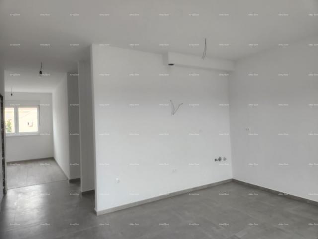 Apartment Pula, Valdebek, new, smaller residential building. Apartment, whole floor.