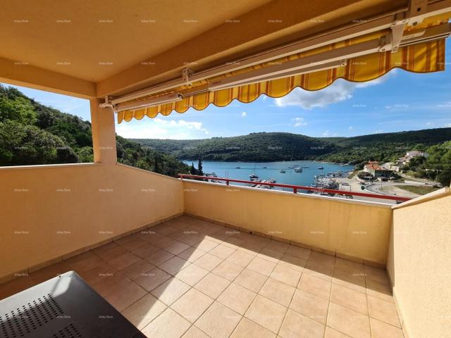 Apartment Apartment with an open view of the bay and the sea.