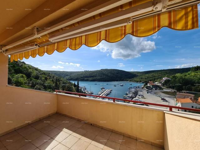 Apartment Apartment with an open view of the bay and the sea.