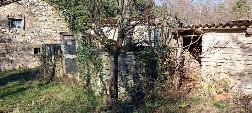 House Three Ruined Houses near Oprtalj!