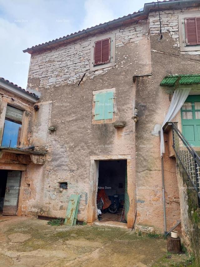 Haus Zum Verkauf steht ein Haus zur Renovierung