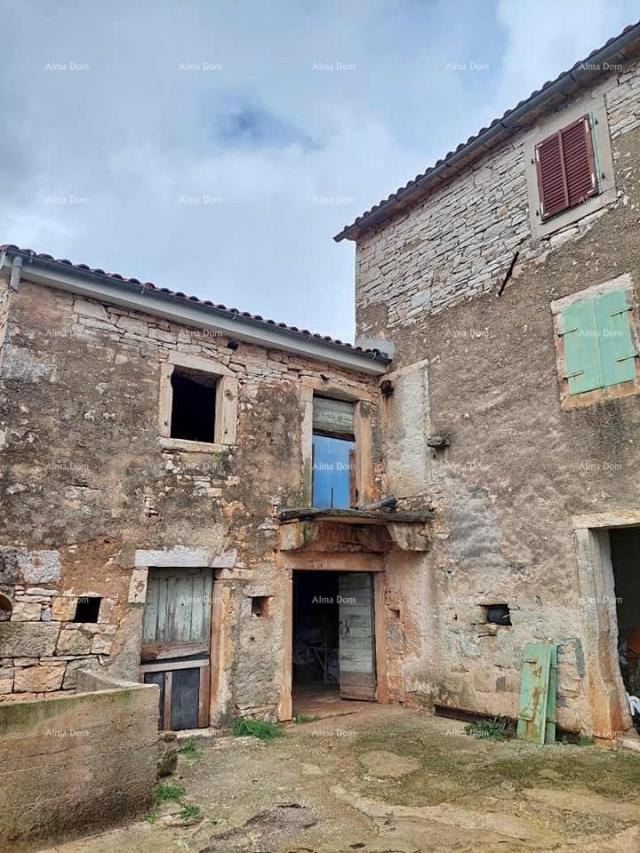 Haus Zum Verkauf steht ein Haus zur Renovierung