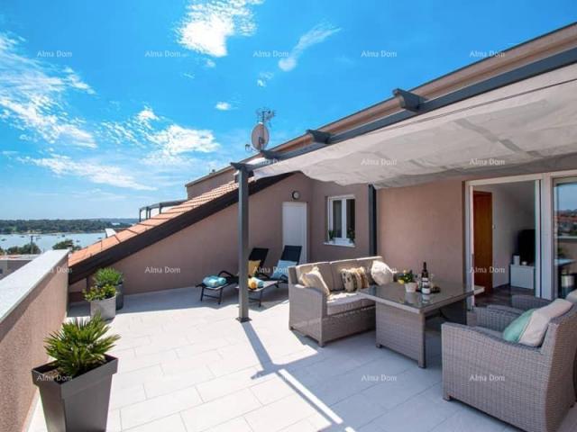 Wohnung Medulin. Mukalba. Modernes Apartment mit großer Terrasse und Meerblick.