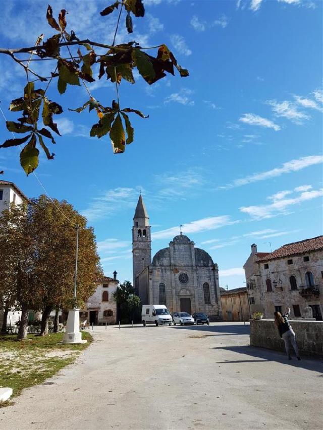 Poslovni prostor SVETVINČENAT  Prodajno-skladišni prostor u centru Savičente – prodaja cijelog objek