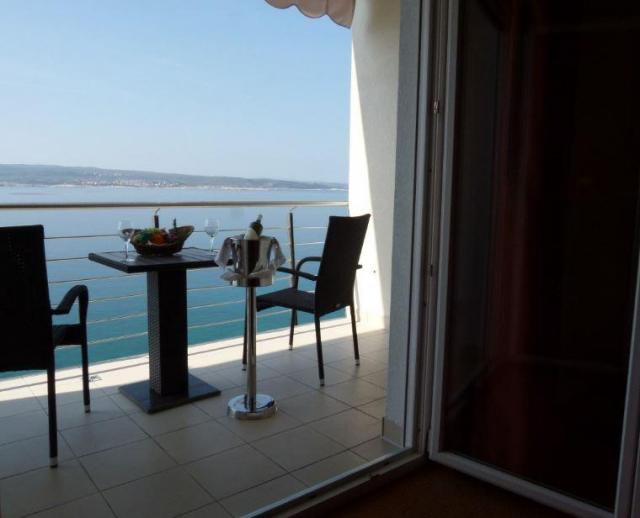 Hotel CRIKVENICA - The hotel is 10 meters from the crystal turquoise sea;