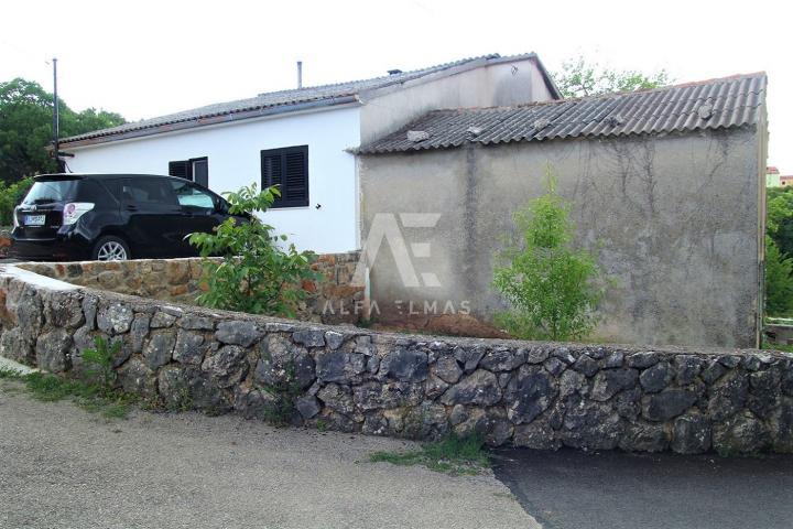 Krk, surroundings, partially adapted semi-detached building. ID 59