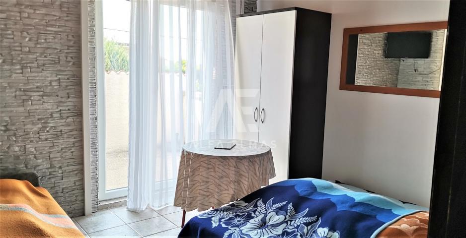 Linardići, kuća sa pet apartmana na mirnoj lokaciji! ID 73