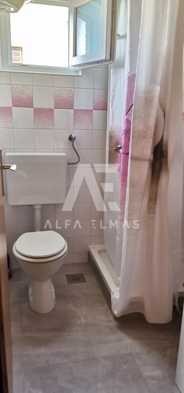 Linardići, kuća sa pet apartmana na mirnoj lokaciji! ID 73