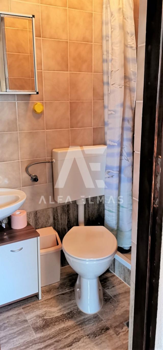 Linardići, kuća sa pet apartmana na mirnoj lokaciji! ID 73