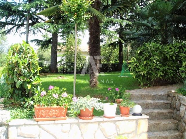 Malinska, Mediterranean house with five apartments 100 m from the sea!! ID 98