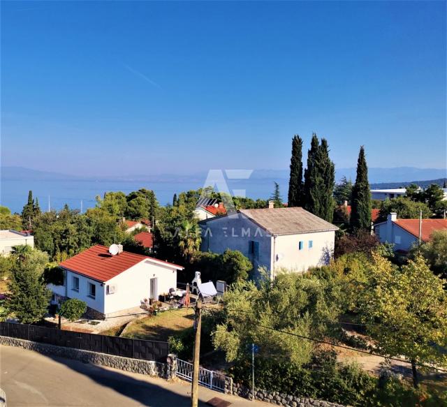 Malinska, Mediterranean house with five apartments 100 m from the sea!! ID 98